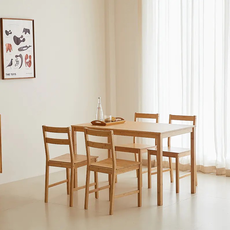 Är matbord i bambu lämpliga för både inomhus- och utomhusbruk?